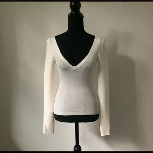Free people beautiful elegant blouse for woman it’s in perfect condition.